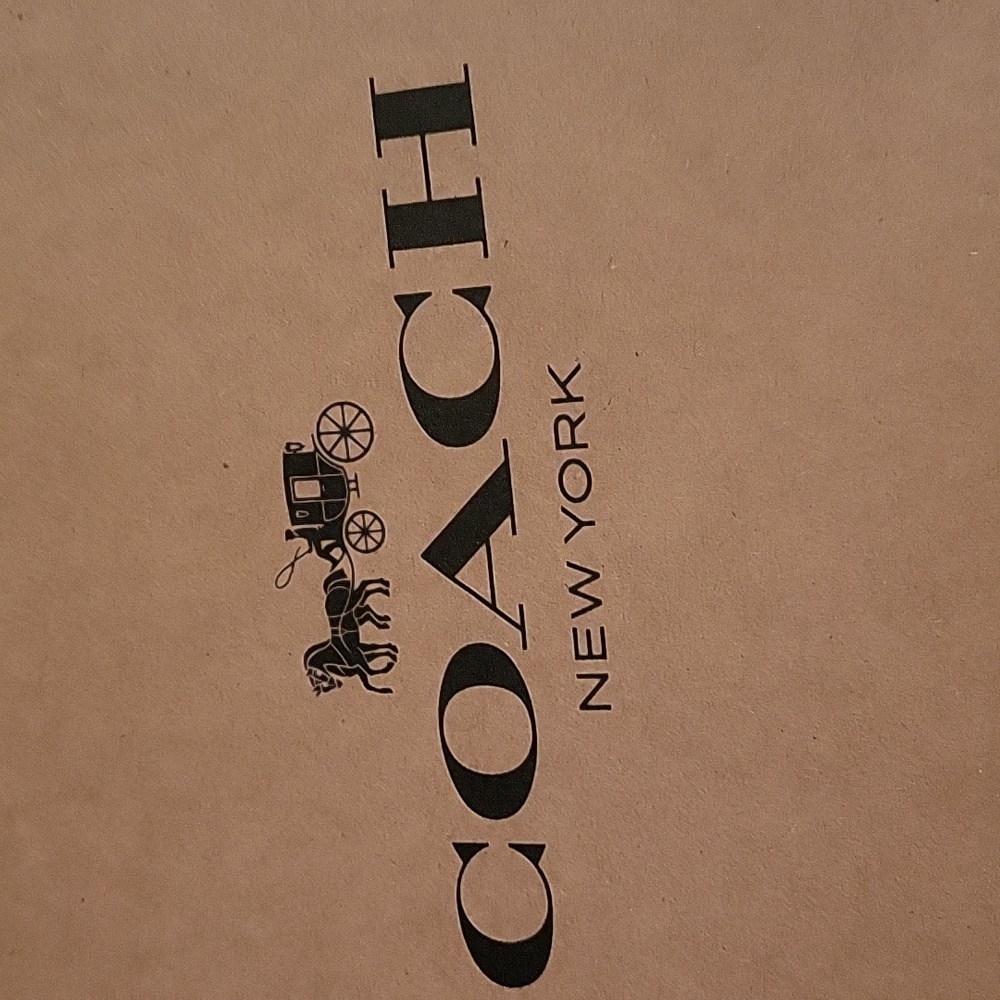 Coach Box - Picture 2 of 7